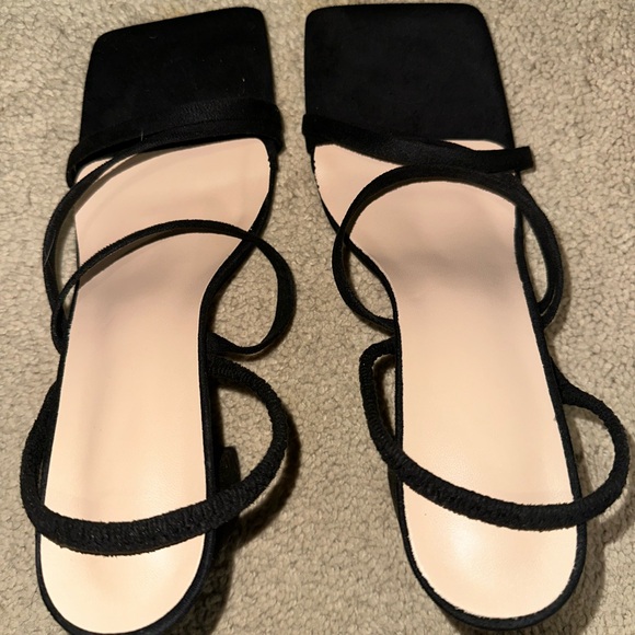 SHEIN Black Strappy Square Toe Block Heels - Picture 4 of 9